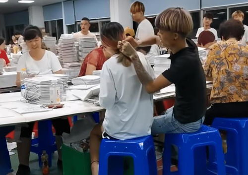 我追了一年的妹子,被新來的精神小伙給搶走了 終究是我不配了 哈哈哈